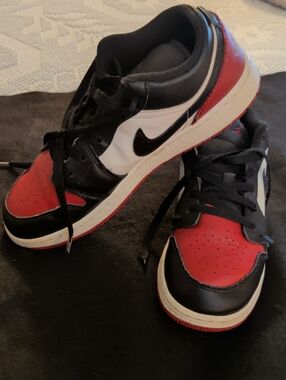 Nike Low-Top Sneakers in Red, Black & White